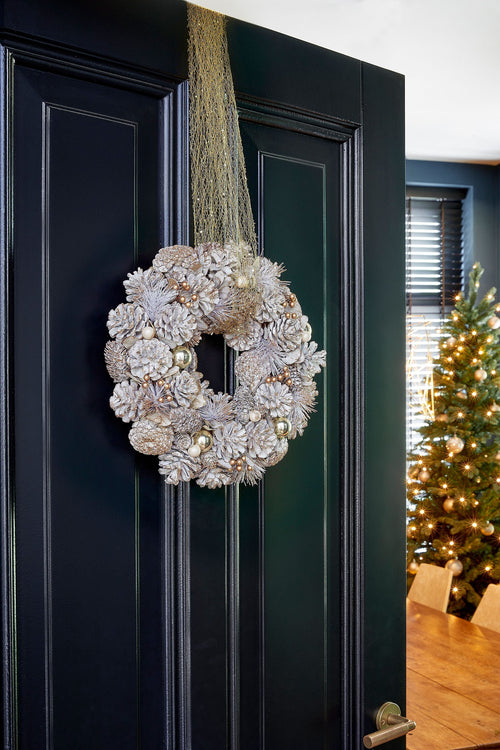 Mica Decorations Hanley Kerstkrans met Dennenappels - H9 x Ø34 cm - Wit