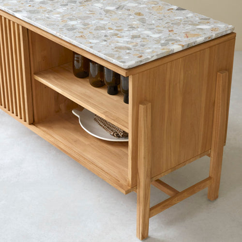 Tikamoon Buffetkast van massief teakhout en premium terrazzo 140 cm - Naturel - vtwonen shop