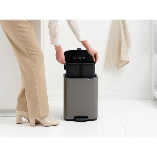 Brabantia Bo Pedaalemmer, 12 liter, stil sluitend, kunststof binnenemmer - Platinum