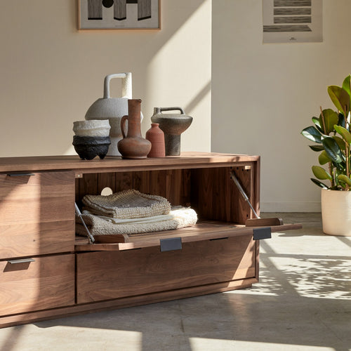 Tikamoon Massief notenhouten tv-meubel 180 cm - Donkerbruin - vtwonen shop