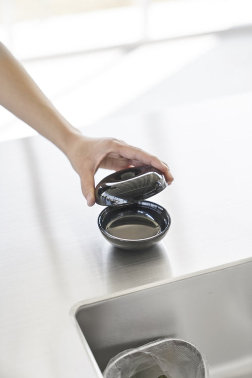 Yamazaki Keramische Luchtverfrisser Houder - Tower - Zwart - vtwonen shop