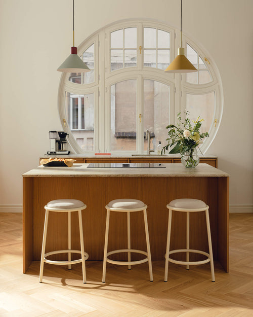 noo.ma Wine Berry barkruk - metalen frame, zachte gestoffeerde zitting