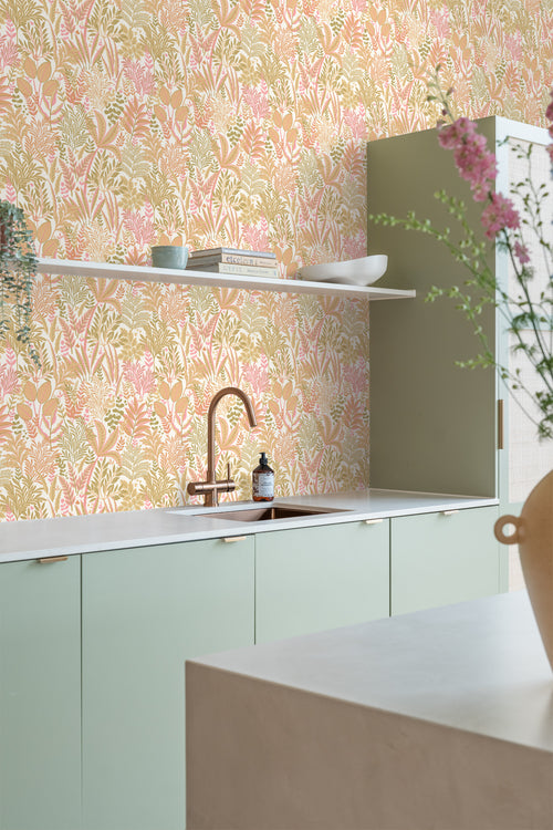 ESTAhome behang tropische bladeren en bloemen groen en roze - 50 x 900 cm - 131665