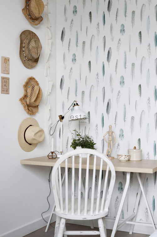 ESTAhome behang veren vergrijsd mintgroen en licht crème beige - 53 cm x 10.05 m - 138894