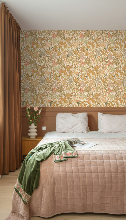 ESTAhome behang tropische bladeren en bloemen licht terracotta en beige - 50 x 900 cm - 131662