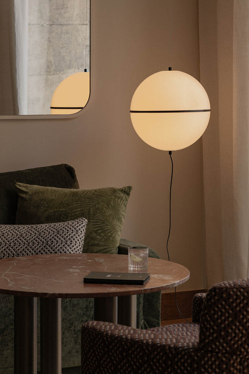 Faro Dome Dome hanglamp van 42 cm met bolvormige kap, satijnzwart, glanzend witte kap, E27 fitting, inclusief schakelaar.