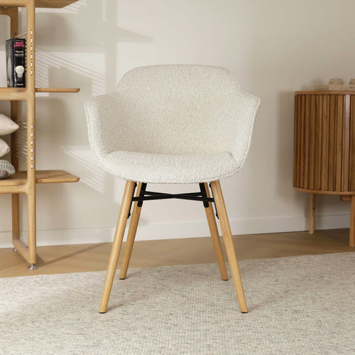 Nolon Nena-Mare Eetkamerstoel Bouclé Beige - Armleuning - Houten Poten - vtwonen shop