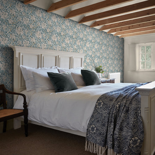 William Morris at Home Vliesbehang - Honeysuckle Dusk Blue - 1000x52 - vtwonen shop