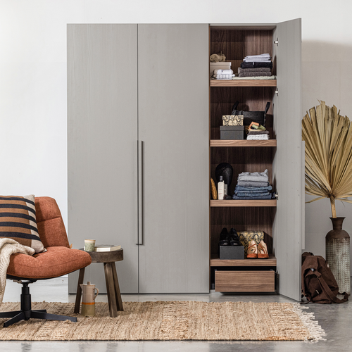 WOOOD kledingkast 3-deurs greep lang Rens - Noten/Grijs - 210x165x58 - vtwonen shop