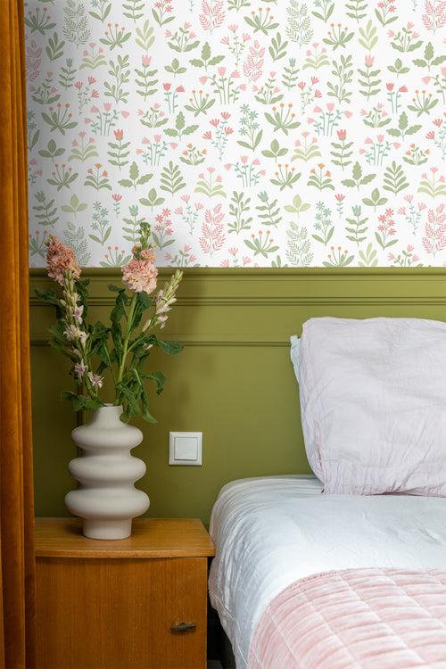 ESTAhome behang veldbloemen groen en roze - 50 x 900 cm - 131094 - vtwonen shop