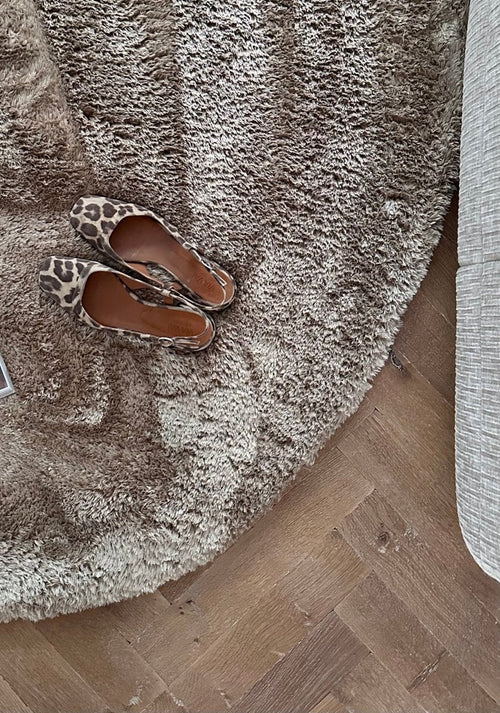 Organisch hoogpolig vloerkleed Odelia bruin/taupe - Interieur05 - 150 x 80 cm - vtwonen shop