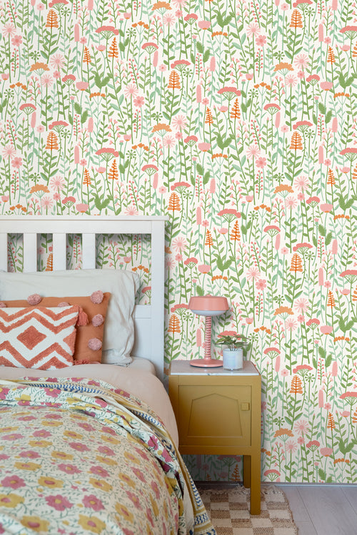 ESTAhome behang veldbloemen groen en roze - 50 x 900 cm - 131546 - vtwonen shop