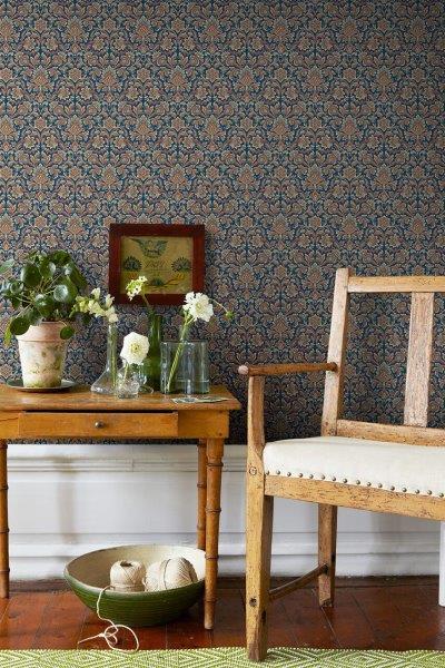 Borastapeter behang barokprint blauw en terracotta - 53 cm x 10.05 m - 660059 - vtwonen shop