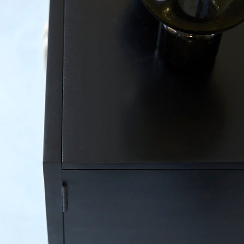 Tikamoon Buffetkast van massief zwart mangohout en rotan 115 cm - Zwart - vtwonen shop