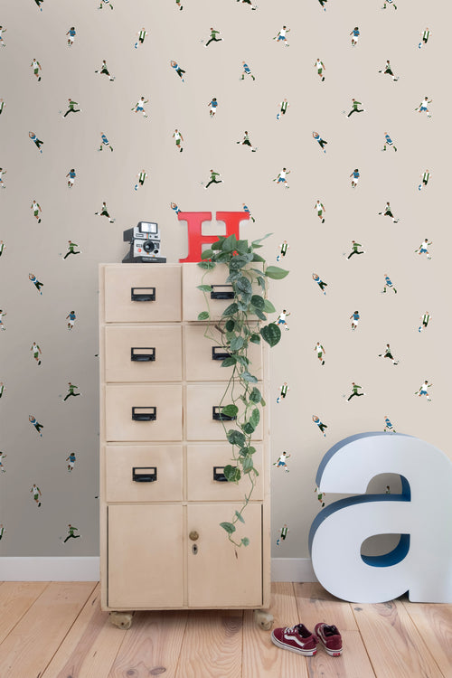 ESTAhome behang voetbalspelers beige - 50 x 900 cm - 131279 - vtwonen shop