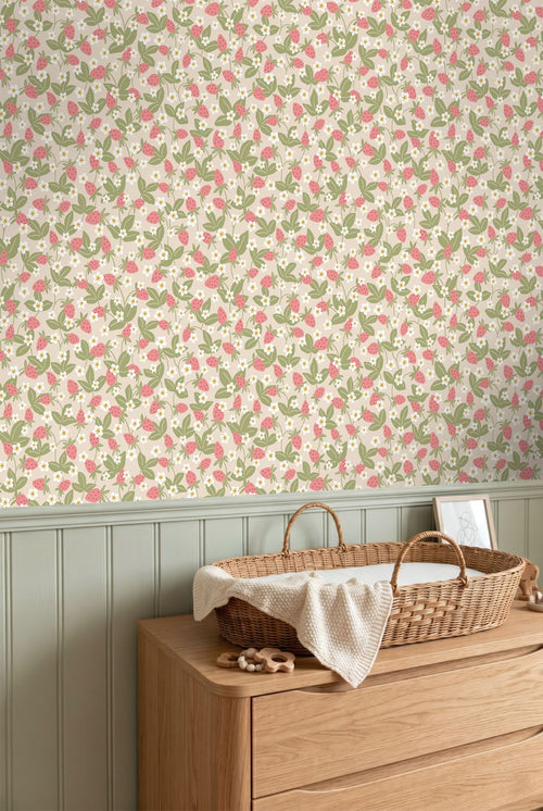 ESTAhome behang aardbeien lichtgroen en roze - 50 x 900 cm - 132170