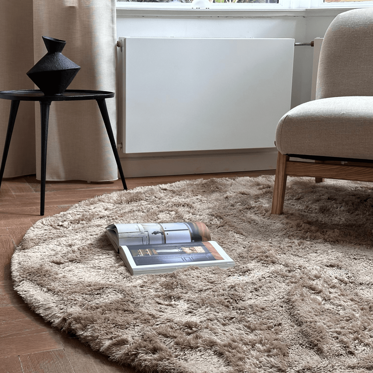 Interieur05 rond hoogpolig vloerkleed Furr beige - 120 x 120 cm | Leen Bakker
