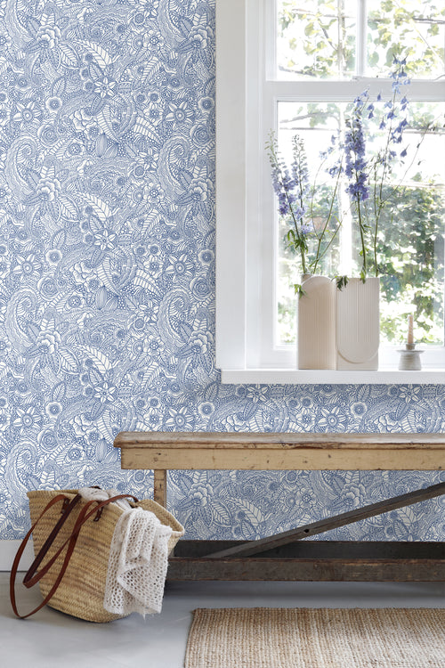 ESTAhome behang bloemtekeningen blauw op wit - 53 cm x 10.05 m - 148615