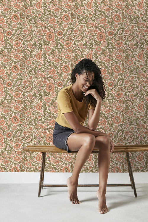 ESTAhome behang vintage bloemen groen en terracotta - 50 x 900 cm - 131494 - vtwonen shop