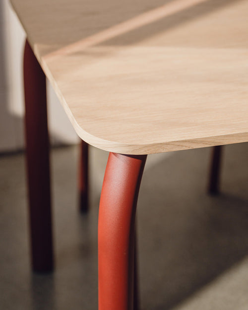 noo.ma Meko eettafel 140 x 80 cm - houten blad, Frosty Blue & Auburn Red