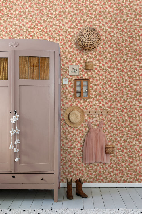 ESTAhome behang aardbeien terracotta roze - 50 x 900 cm - 132171