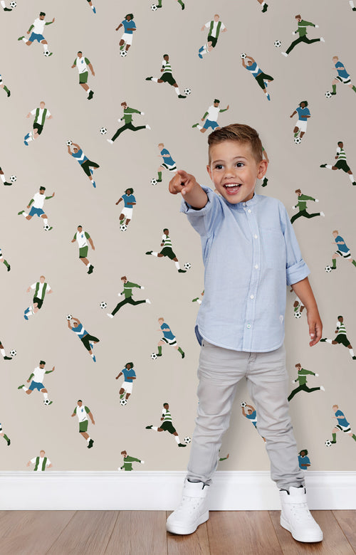 ESTAhome behang voetbalspelers beige en groen - 50 x 900 cm - 131557 - vtwonen shop