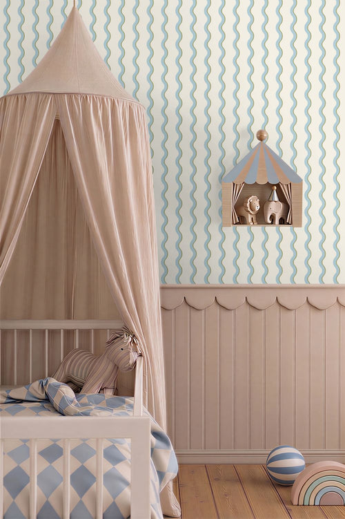 ESTAhome behang golvende strepen blauw, groen en gebroken wit - 50 x 900 cm - 132135