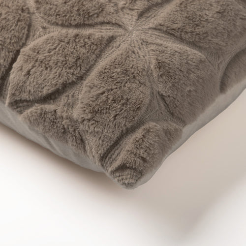 QUINN - sierkussen 40x60 cm - bontlook - gewatteerd bloemmotief - Driftwood - taupe