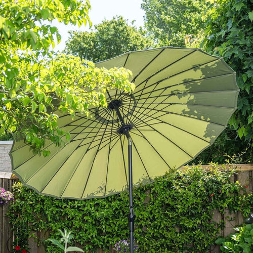 Garden Impressions stokparasol Manilla olijf Ø250 cm met Cosmo voet en hoes