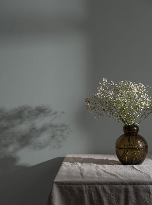 Duro Wallpaper behang effen vergrijsd groen - 53 cm x 10.05 m - 662233 - vtwonen shop