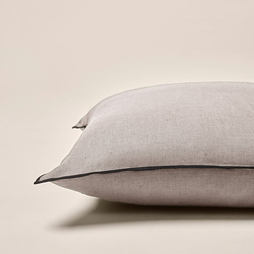 Madura Kussenovertrek Carlina snaar en zwarte hommel 40x40 cm