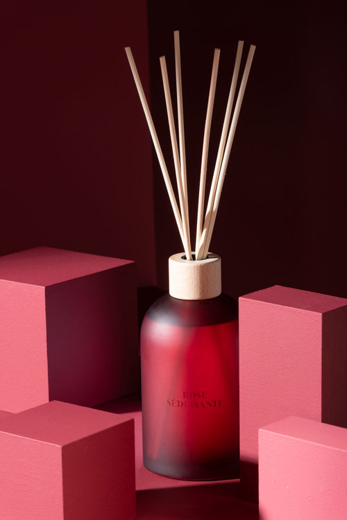 J-Line geurolie + stokjes Accords Essentiels - Rose Seduisante - rood - 550 ml - vtwonen shop