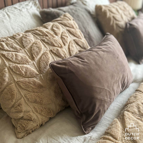 FINN - Sierkussen 30x50 cm - velvet - lendekussen - Chocolate Martini - donkerbruin