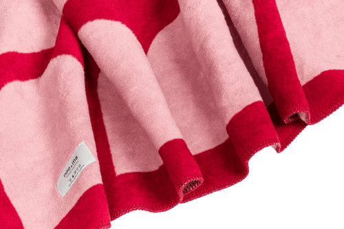 noo.ma GILLI Katoenen deken - Blossom Pink & Cherry Juice - vtwonen shop