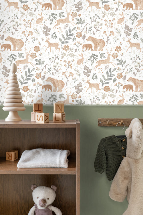 ESTAhome behang bos met bosdieren vergrijsd groen, beige en wit - 53 cm x 10.05 m - 139585
