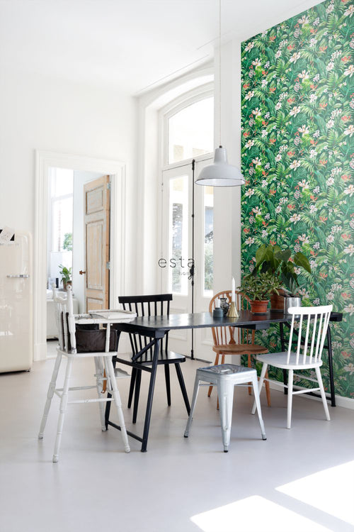 ESTAhome XXL behang tropische bladeren en bloemen emerald groen - 50 x 900 cm - 158893