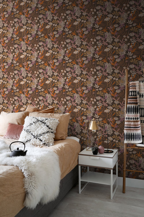 ESTAhome behang tropische bladeren en bloemen bruin, paars en meerkleurig - 50 x 900 cm - 130998 - vtwonen shop