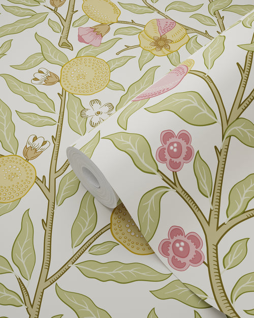 ESTAhome behang exotisch fruit en bladeren groen, roze en okergeel - 50 x 900 cm - 131169 - vtwonen shop