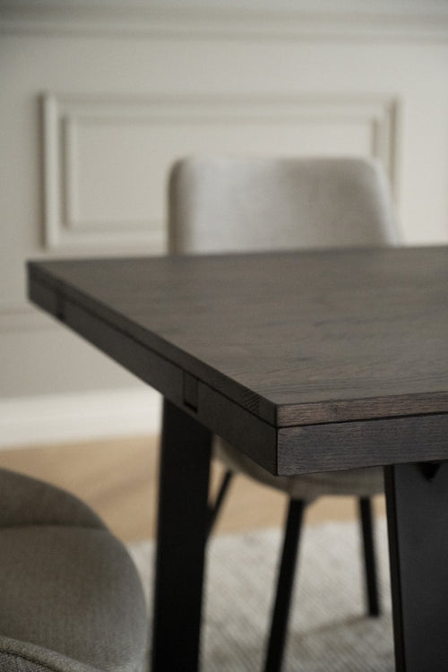 Rowico Home Brooklyn Houten Eetafel Donker Eiken - Zwarte Poten