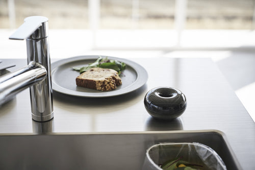 Yamazaki Keramische Luchtverfrisser Houder - Tower - Zwart - vtwonen shop