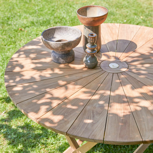 Tikamoon Andria - Outdoor klaptafel van massief teakhout voor 6 personen. - Naturel - vtwonen shop