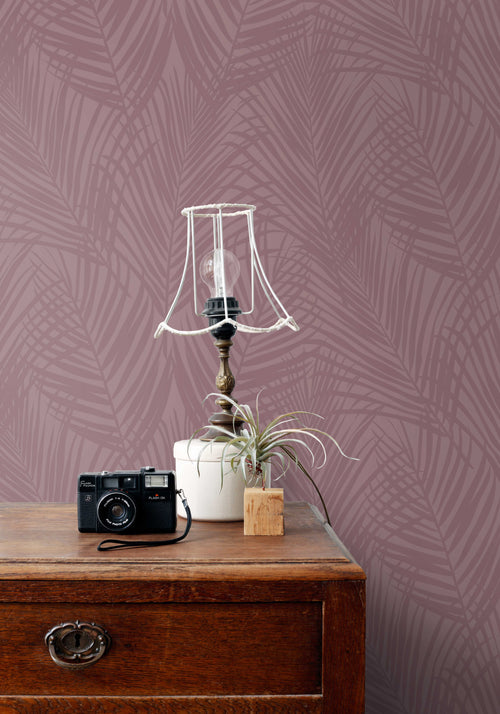 ESTAhome behang palmbladeren mauve paars - 50 x 900 cm - 131221 - vtwonen shop