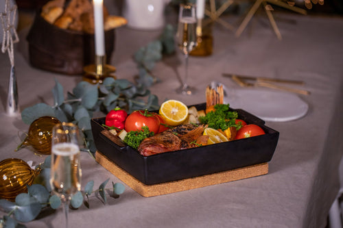 Dutchdeluxes Luxe Ovenschaal met deksel - Inclusief onderzetter van kurk - Keramiek - Zwart - vtwonen shop