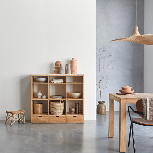 Tikamoon Lage boekenkast van eikenhout en roze premium terrazzo - Roze - vtwonen shop