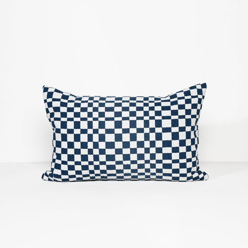Darcy & Duke sierkussen Blocks In Blue - Blauw - 40x60cm