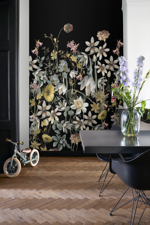 ESTAhome fotobehang veldbloemen multicolor op zwart - 150 x 279 cm - 159216 - vtwonen shop