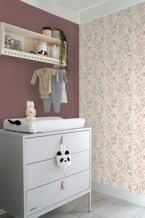 ESTAhome behang bladeren en bloemen wit en licht roze - 50 x 900 cm - 131384 - vtwonen shop