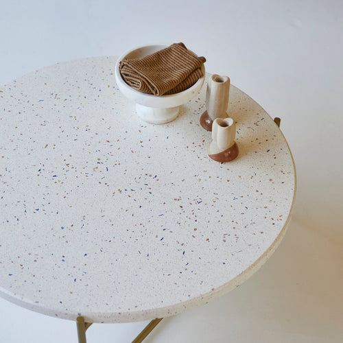 Tikamoon Salontafel van confetti terrazzo en metaal - Veelkleurig - vtwonen shop