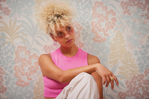 Livingwalls behang bloemen wit, blauw, geel, roze en zilver - 53 cm x 10.05 m - AS-391281 - vtwonen shop