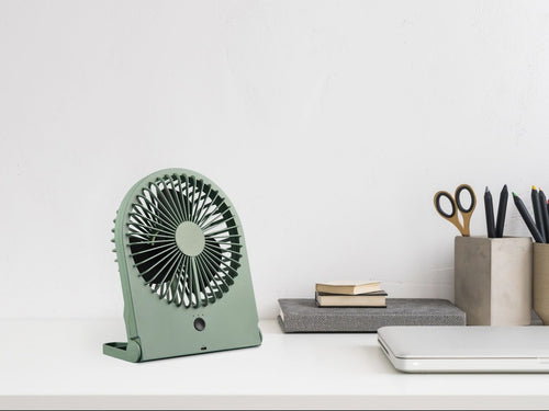 Trio Leuchten Tafelventilator Breezy - H 23 cm - Accu oplaadbaar – pistache groen - vtwonen shop